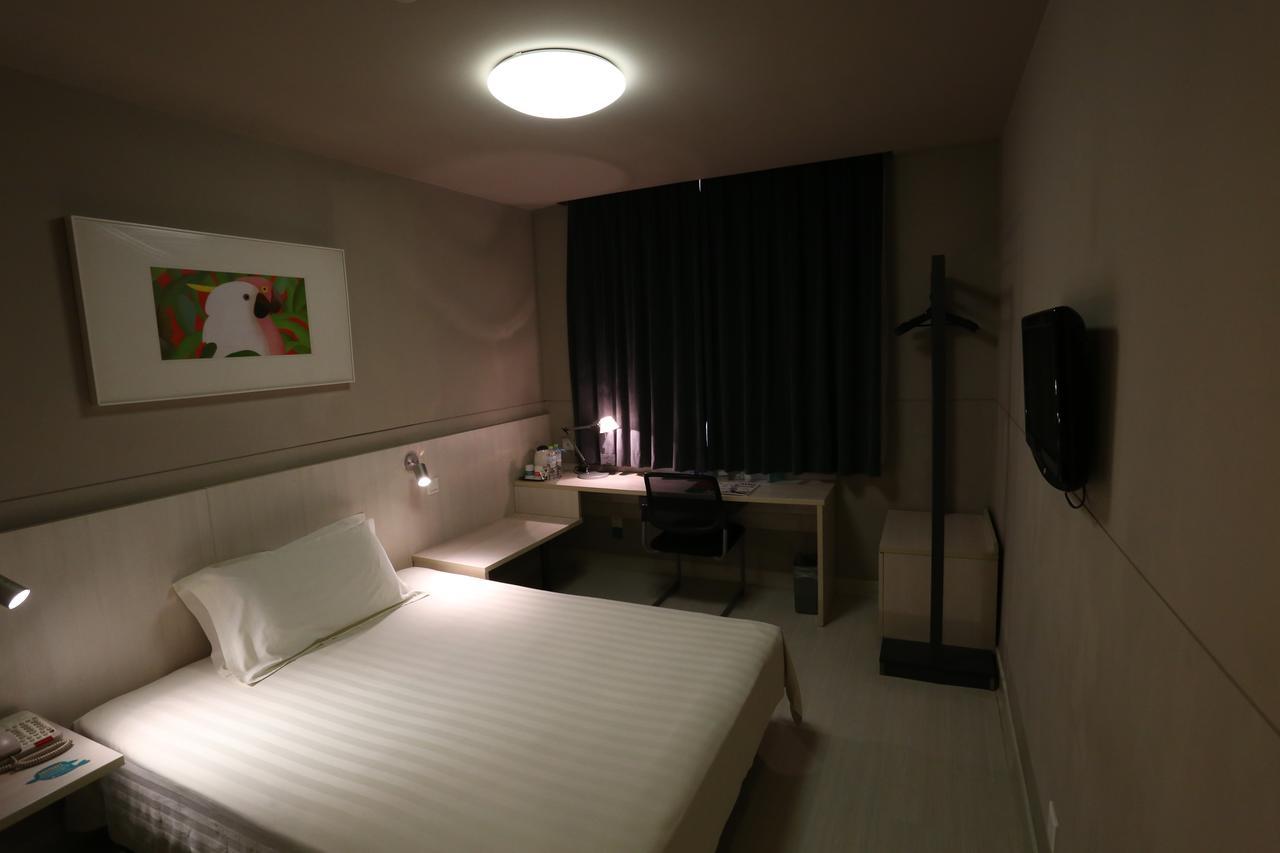 Magnolia Business Hotel Xining Railway Station Grand Cross Mojia Street Exterior photo