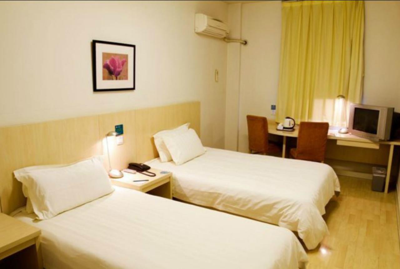 Magnolia Business Hotel Xining Railway Station Grand Cross Mojia Street Exterior photo