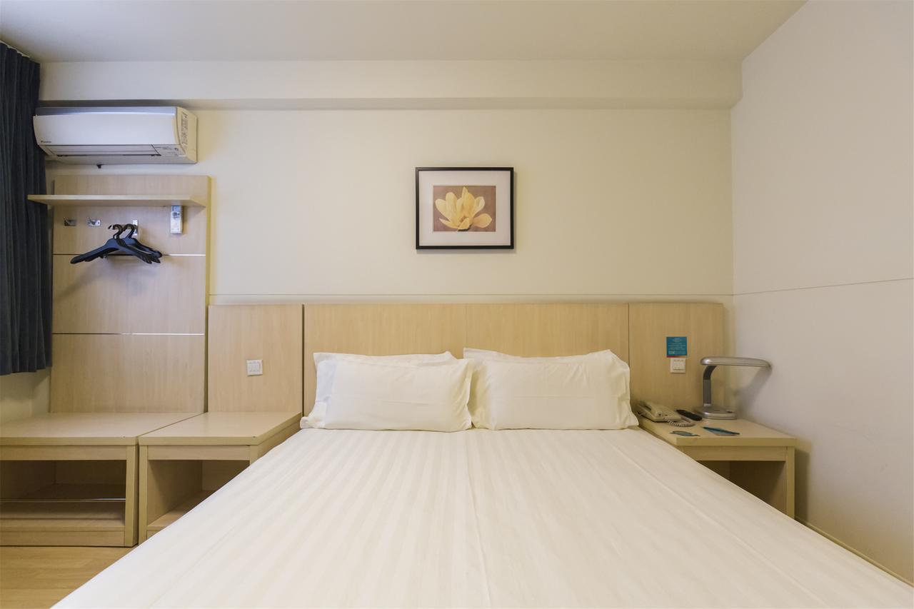Magnolia Business Hotel Xining Railway Station Grand Cross Mojia Street Exterior photo