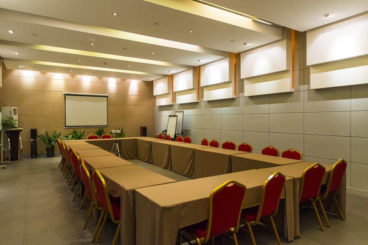 Magnolia Business Hotel Xining Railway Station Grand Cross Mojia Street Exterior photo