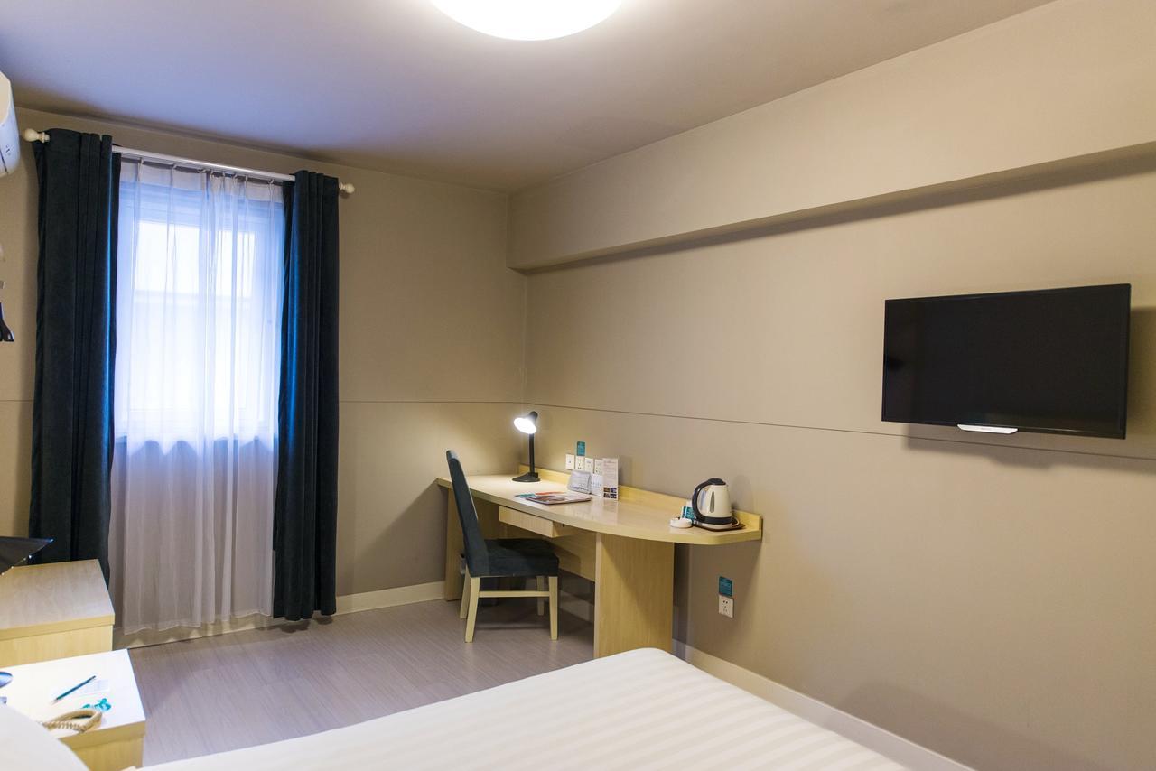 Magnolia Business Hotel Xining Railway Station Grand Cross Mojia Street Exterior photo